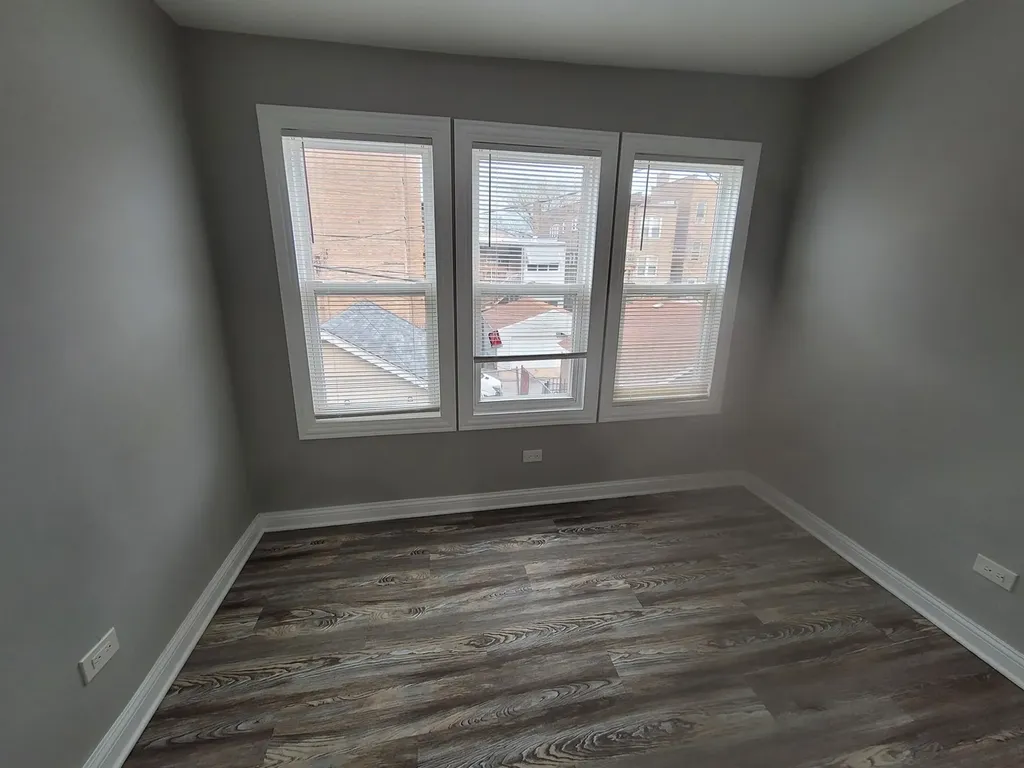 7703 South East End Avenue Chicago IL 60649