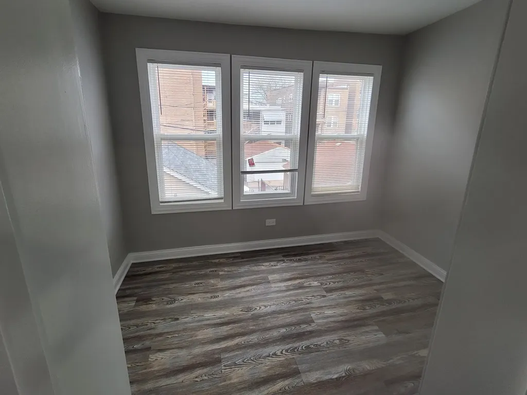 7703 South East End Avenue Chicago IL 60649