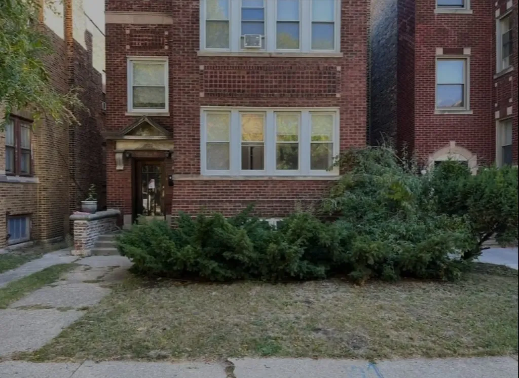7703 South East End Avenue Chicago IL 60649