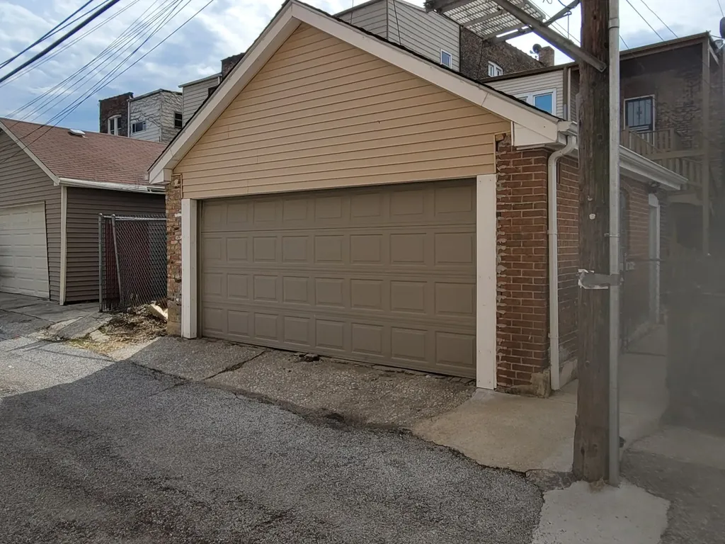 7703 South East End Avenue Chicago IL 60649