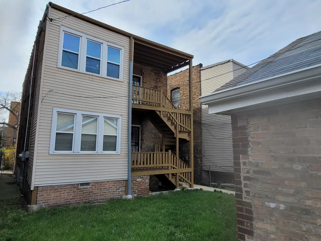 7703 South East End Avenue Chicago IL 60649