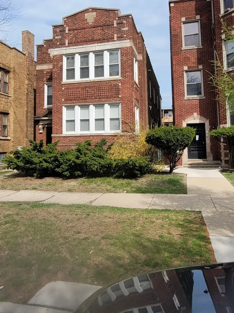 7703 South East End Avenue Chicago IL 60649