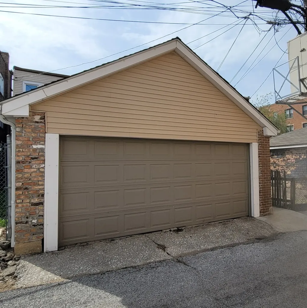 7703 South East End Avenue Chicago IL 60649