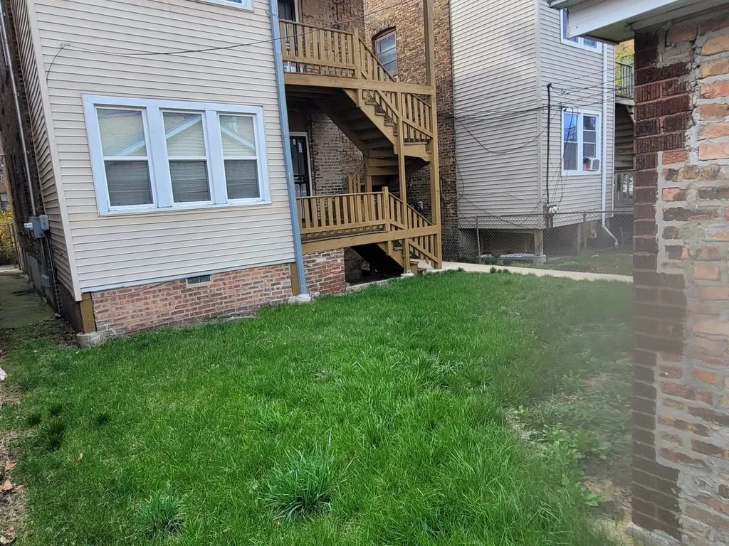 7703 South East End Avenue Chicago IL 60649