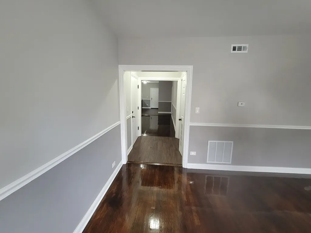 7703 South East End Avenue Chicago IL 60649