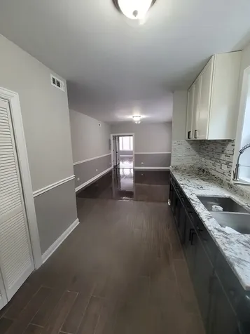 7703 South East End Avenue Chicago IL 60649