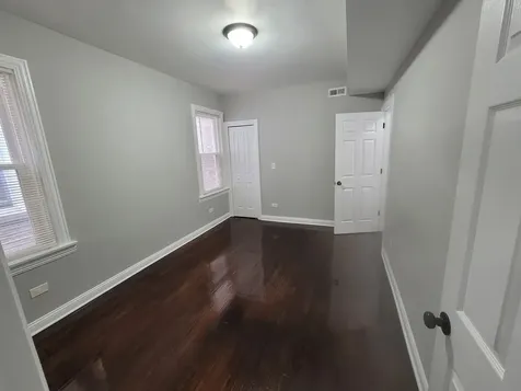 7703 South East End Avenue Chicago IL 60649