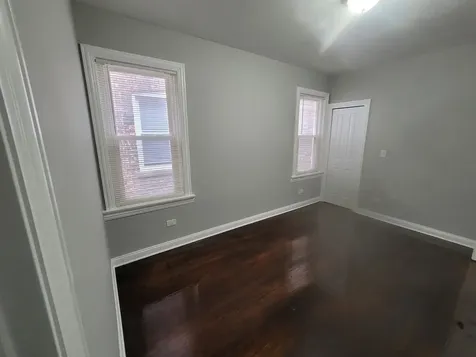 7703 South East End Avenue Chicago IL 60649