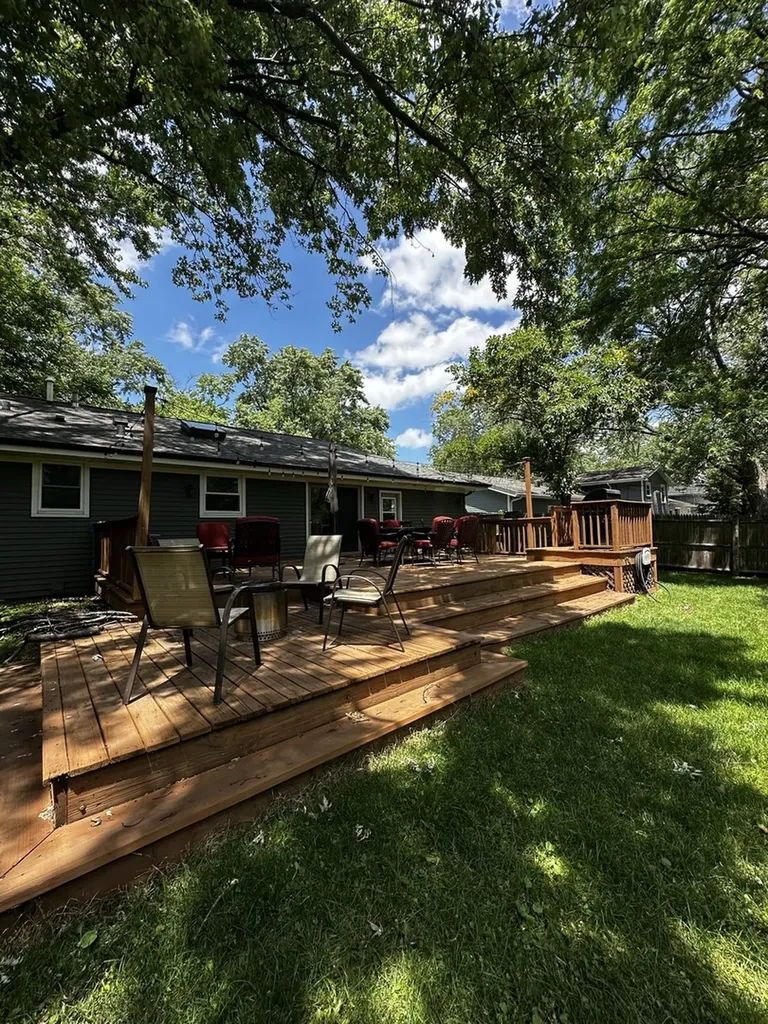 22W441 Arbor Lane Glen Ellyn IL 60137