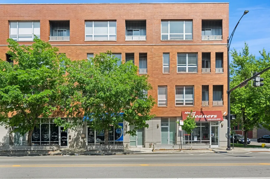 1719 North Western Avenue Chicago IL 60647