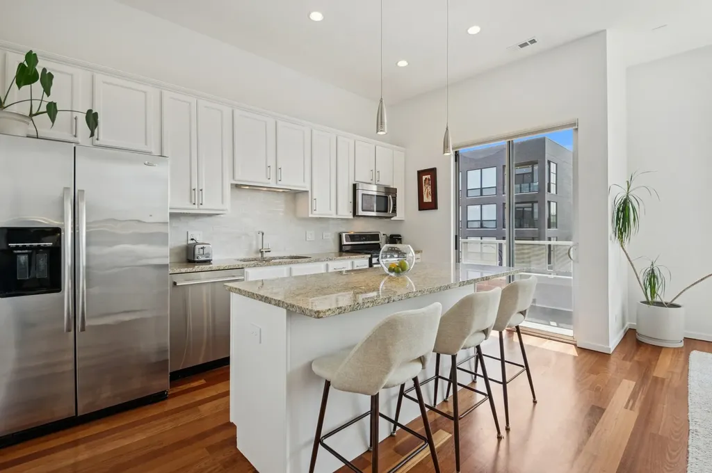 1719 North Western Avenue Chicago IL 60647