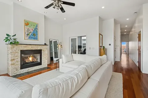 1719 North Western Avenue Chicago IL 60647