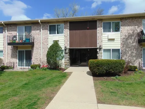 8996 Kennedy Drive Des Plaines IL 60016