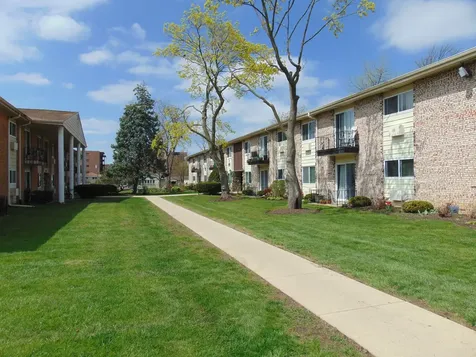 8996 Kennedy Drive Des Plaines IL 60016