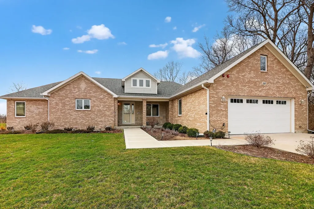 669 East Byron Avenue Addison IL 60101