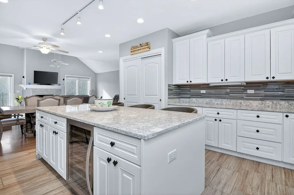 669 East Byron Avenue Addison IL 60101