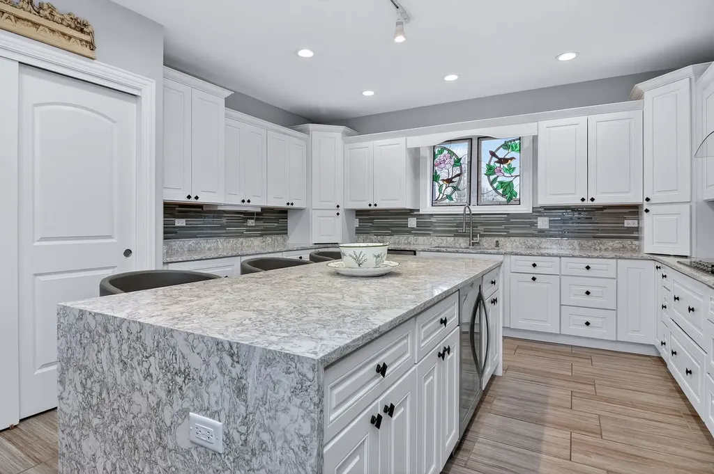 669 East Byron Avenue Addison IL 60101