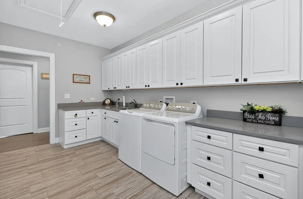 669 East Byron Avenue Addison IL 60101