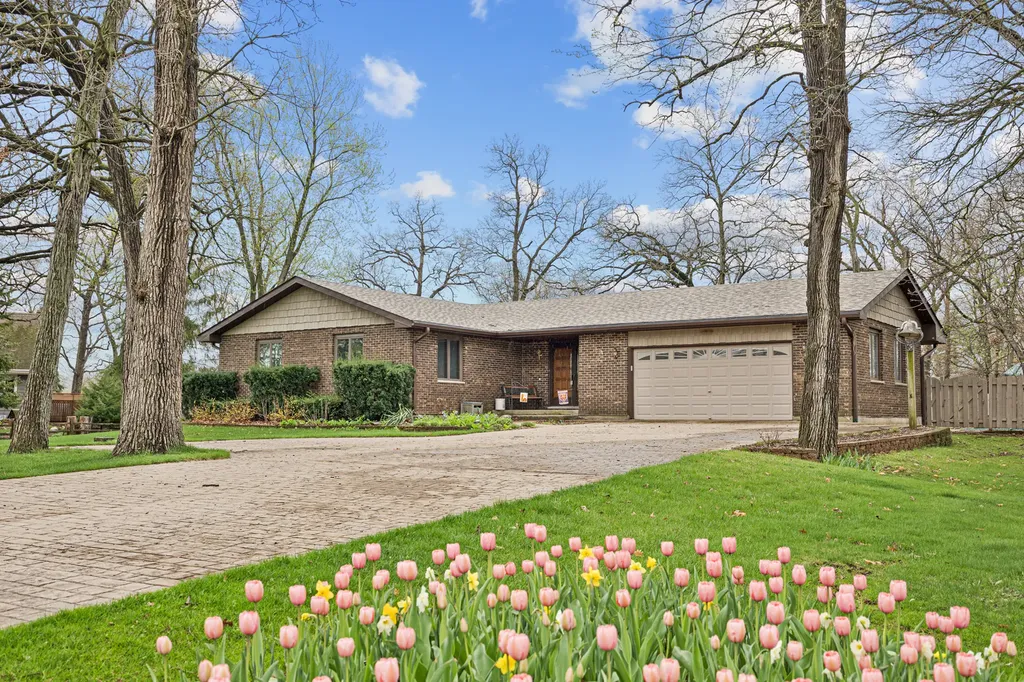 48W607 Whispering Oaks Drive Hampshire IL 60140