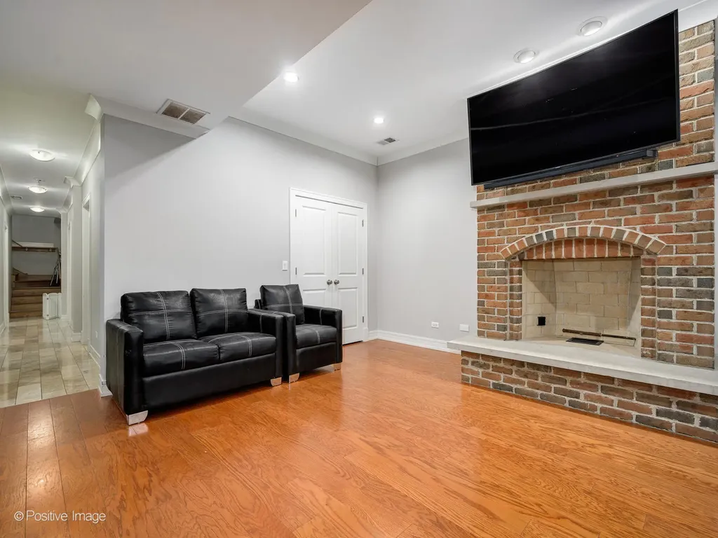 3740 North Pacific Avenue Chicago IL 60634