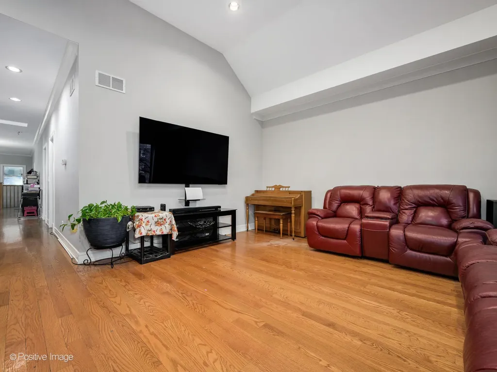 3740 North Pacific Avenue Chicago IL 60634