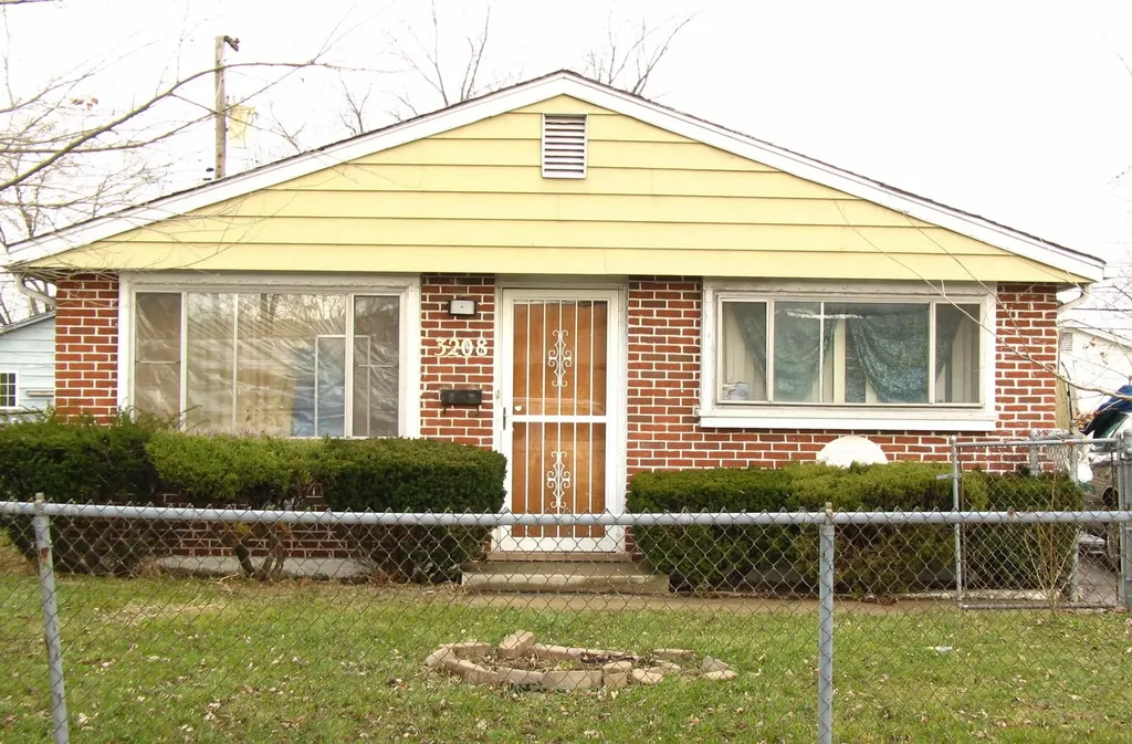 3208 Kinnie Road Robbins IL 60472