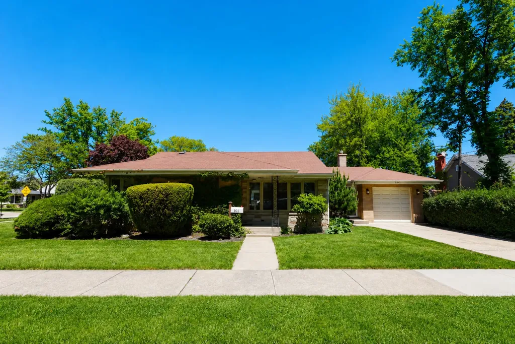 901 Park Plaine Avenue Park Ridge IL 60068