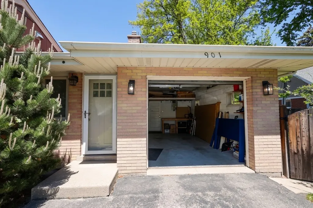 901 Park Plaine Avenue Park Ridge IL 60068