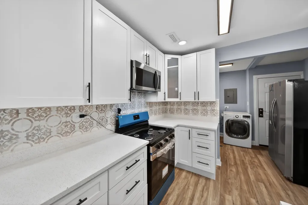 7535 South St. Lawrence Avenue Chicago IL 60619