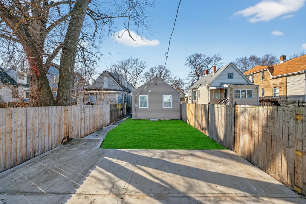 7535 South St. Lawrence Avenue Chicago IL 60619