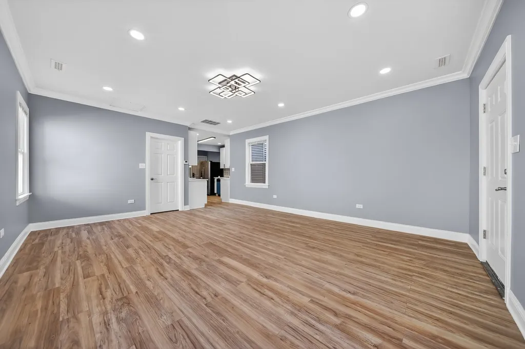 7535 South St. Lawrence Avenue Chicago IL 60619