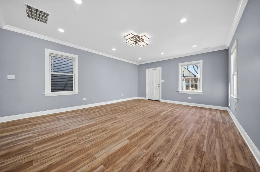7535 South St. Lawrence Avenue Chicago IL 60619