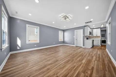 7535 South St. Lawrence Avenue Chicago IL 60619
