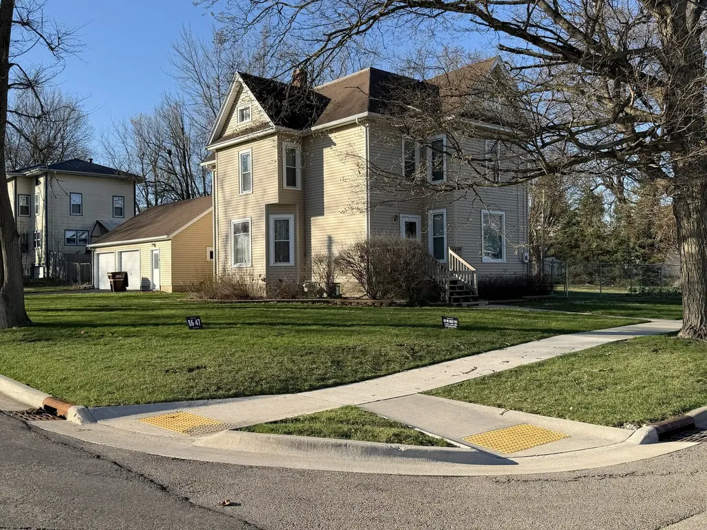 304 Avenue D Rochelle IL 61068