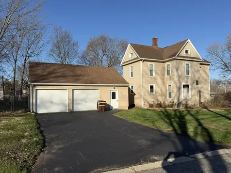 304 Avenue D Rochelle IL 61068