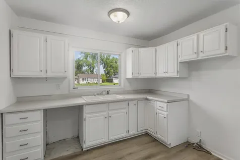 4931 East Glenwood Drive Decatur IL 62521