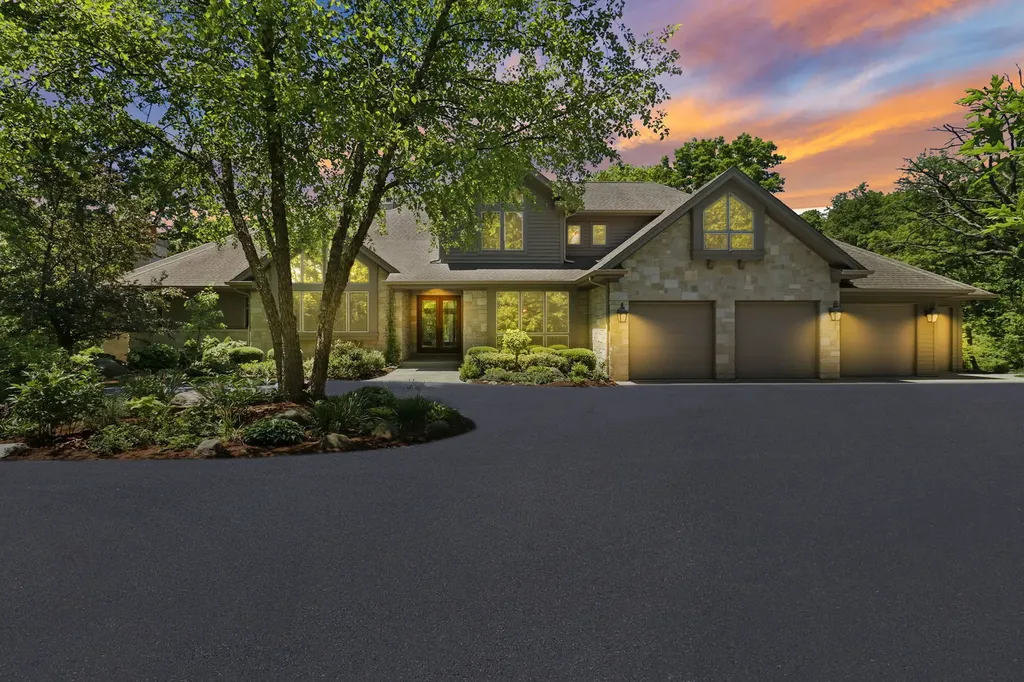 8806 Whispering Pines Trail Woodstock IL 60098