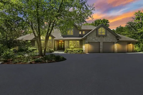 8806 Whispering Pines Trail Woodstock IL 60098