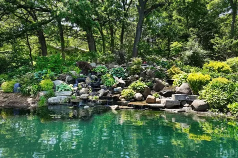 8806 Whispering Pines Trail Woodstock IL 60098