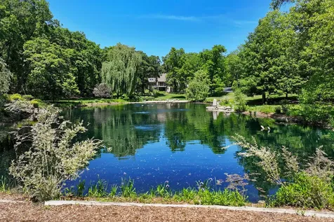 8806 Whispering Pines Trail Woodstock IL 60098