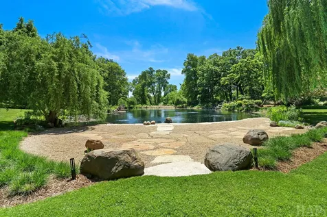 8806 Whispering Pines Trail Woodstock IL 60098
