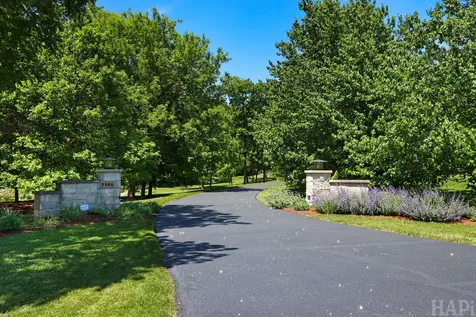 8806 Whispering Pines Trail Woodstock IL 60098