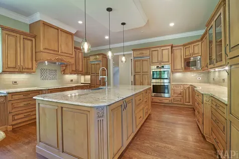 8806 Whispering Pines Trail Woodstock IL 60098