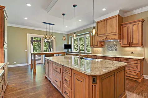 8806 Whispering Pines Trail Woodstock IL 60098