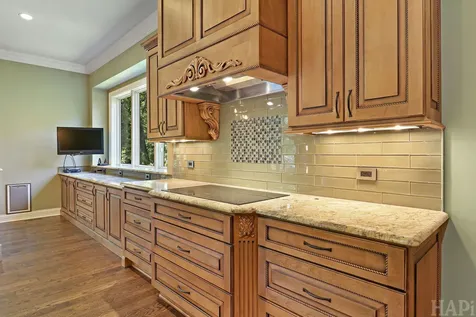 8806 Whispering Pines Trail Woodstock IL 60098