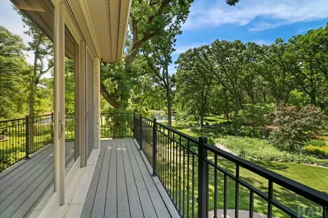 8806 Whispering Pines Trail Woodstock IL 60098