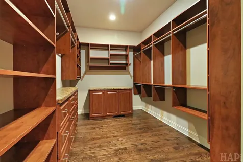 8806 Whispering Pines Trail Woodstock IL 60098