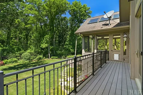 8806 Whispering Pines Trail Woodstock IL 60098