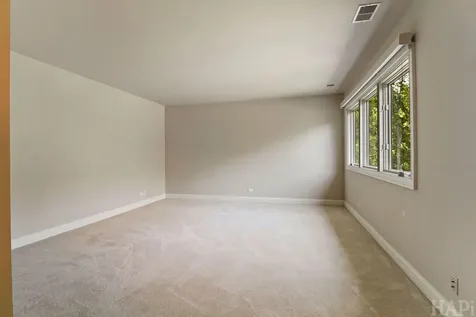 8806 Whispering Pines Trail Woodstock IL 60098
