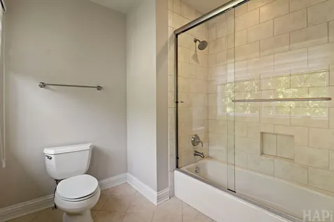 8806 Whispering Pines Trail Woodstock IL 60098